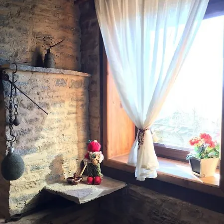 Lazovata House Leshten