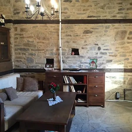 Konukevi Lazovata House Leshten