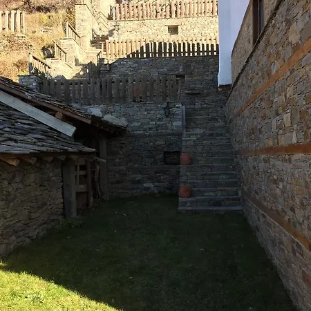 Konukevi Lazovata House *