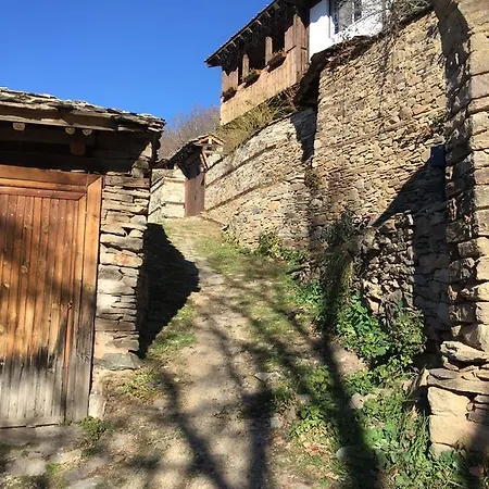 Konukevi Lazovata House