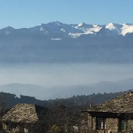Lazovata House Leshten