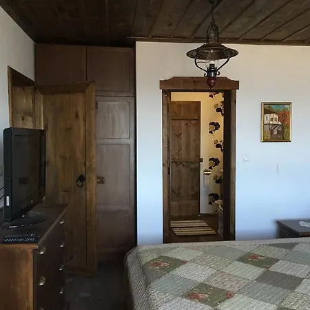 Konukevi Lazovata House Leshten