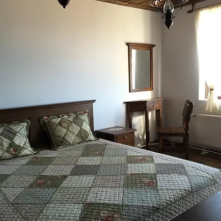 Lazovata House Leshten