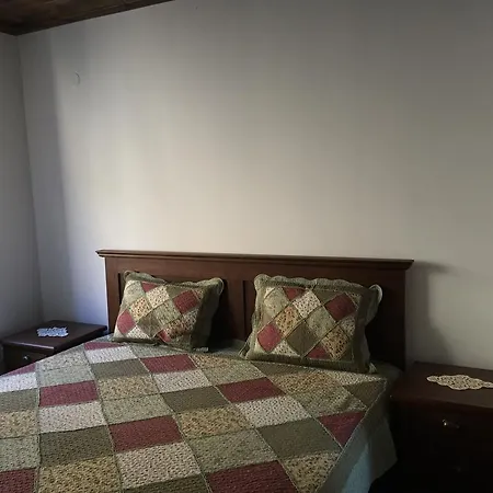 Konukevi Lazovata House *
