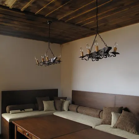 Lazovata House Leshten
