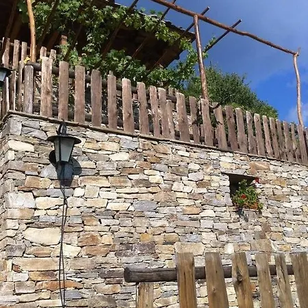 Konukevi Lazovata House Leshten
