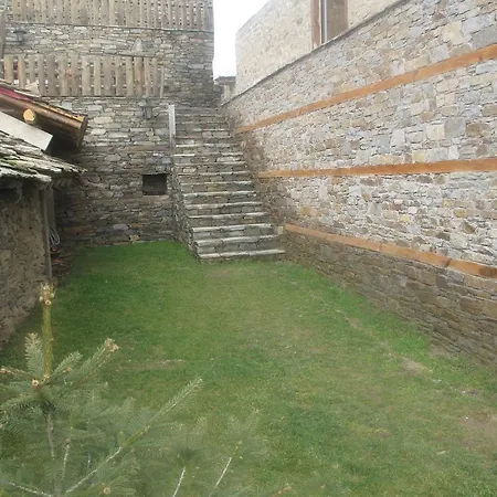 Konukevi Lazovata House *